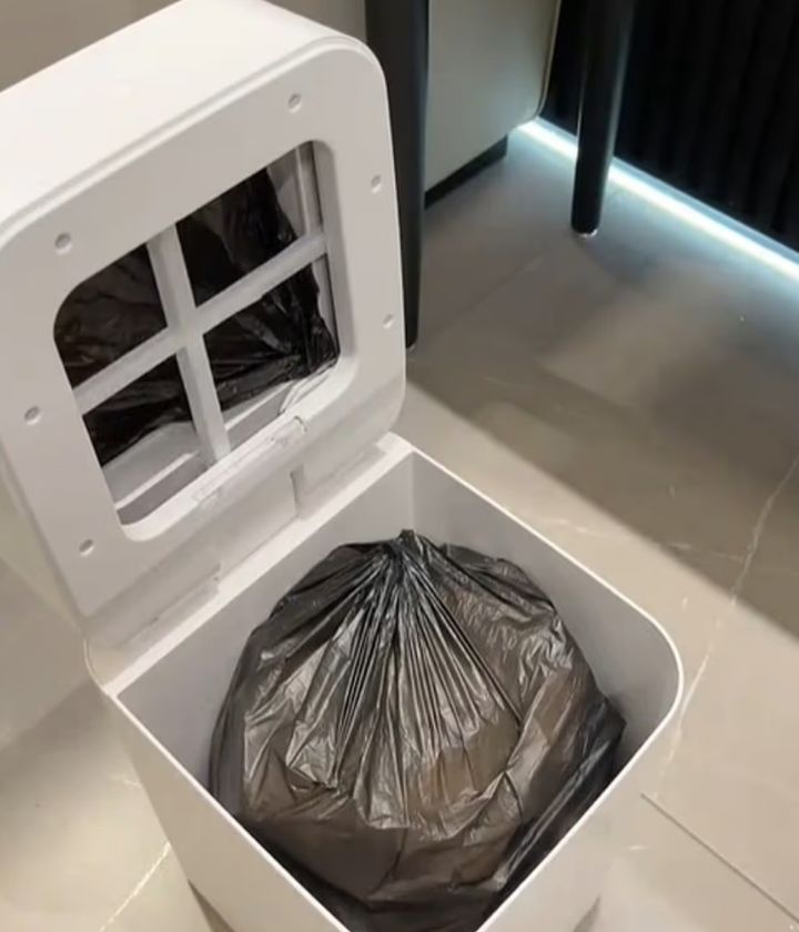 [서울=뉴시스] 해외에서 한국의 다양한 위생 가전 제품이 화제다. 사진은 음식물 쓰레기를 자동으로 밀봉해 악취를 차단하는 기기. 사진 SNS 캡처 *재판매 및 DB 금지