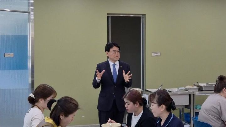 [세종=뉴시스] 공약 발표하는 황운하 국회의원(사진=황운하 의원실). 2026.04.08. photo@newsis.com. *재판매 및 DB 금지