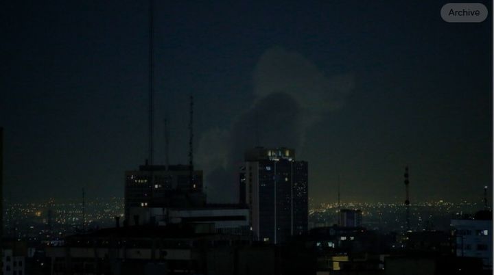 [서울=뉴시스]이란 남부 라반섬에 있는 정유 시설이 미국과 이란이 휴전을 발표한 지 몇시간 만에 공격받았다고 이란 국영 TV가 8일 보도했다. 사진은 라반섬의 이란 정유 시설. <사진 출처 ; 튀르키예 아나돌루 통신> 2026.04.08.
