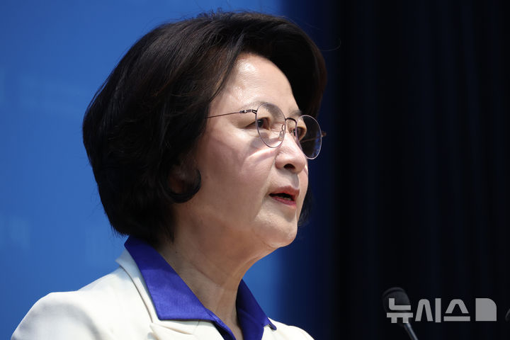 [서울=뉴시스] 고승민 기자 = 추미애 더불어민주당 경기도지사 후보가 8일 서울 여의도 국회 소통관에서 현안 기자회견을 하고 있다. 2026.04.08. kkssmm99@newsis.com