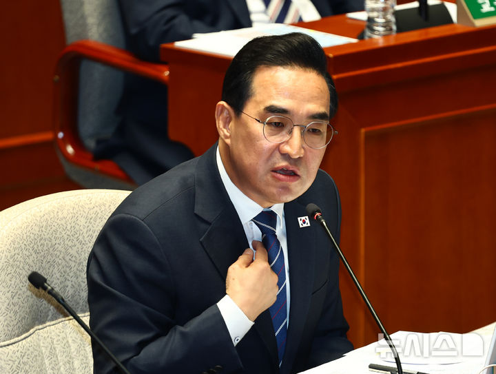 [서울=뉴시스] 김명년 기자 = 박홍근 기획예산처 장관이 8일 오전 서울 여의도 국회에서 열린 예산결산특별위원회 전체회의에서 조은희 국민의힘 의원 질의에 답변하고 있다. 2025.04.08. kmn@newsis.com