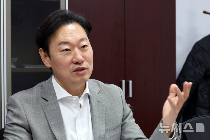 [서울=뉴시스] 고승민 기자 = 박수민 국민의힘 서울시장 예비후보가 서울 여의도 국회 의원회관에서 뉴시스와 인터뷰하고 있다. 2026.04.09. kkssmm99@newsis.com