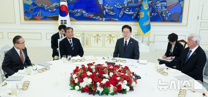 [서울=뉴시스] 최동준 기자 = 이재명 대통령이 8일 청와대에서 이시바 시게루 전 일본 총리와 오찬에 앞서 인사말을 하고 있다. (청와대통신사진기자단) 2026.04.08. photocdj@newsis.com