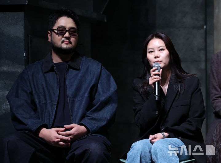 [서울=뉴시스] 조수정 기자 = 김태우 프로듀서와 박지혜 연출이 8일 오후 서울 종로구 NOL 유니플렉스에서 열린 뮤지컬 '헤이그' 프레스콜에서 기자들의 질문에 답하고 있다. 2026.04.08. chocrystal@newsis.com