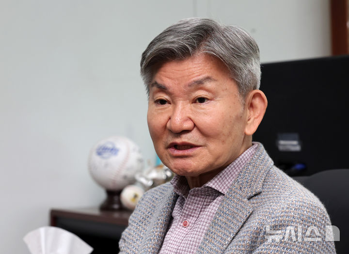 [서울=뉴시스] 배훈식 기자 = 지난 8일 서울 송파구 한국광고총연합회에서 만난 임대기 교정정책자문위원장은 과밀수용 문제와 함께 교정시설 노후화가 심각한 수준에 이르렀다고 평가했다. 사진은 임 위원장. 2026.04.12. dahora83@newsis.com