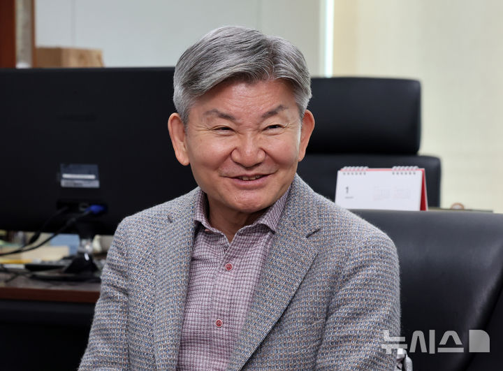 [서울=뉴시스] 배훈식 기자 = 임대기 교정정책 자문위원장이 8일 오후 서울 송파구 한국광고총연합회에서 뉴시스와 인터뷰하고 있다. 2026.04.12. dahora83@newsis.com