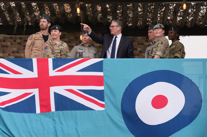 사우디 공군기지 방문한 스타머 영국 총리