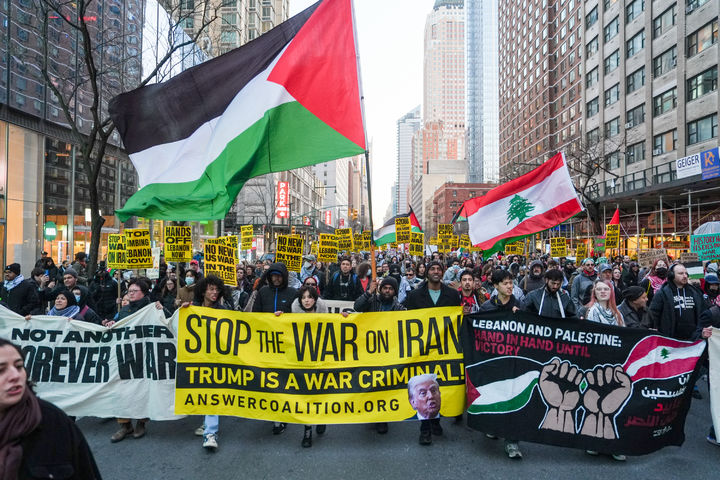 "트럼프는 전쟁 범죄자"