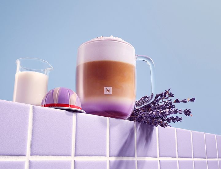 [서울=뉴시스] 네스프레소가 홈카페를 더욱 향긋하게 완성할 '프렌치 라벤더&바닐라향 디카페나토 커피'를 출시했다.(사진=네스프레소) *재판매 및 DB 금지