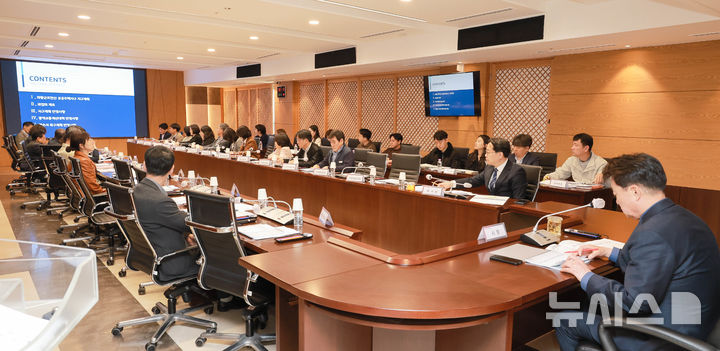 [군포=뉴시스] 군포시가 '맞춤형 신도시 개발전략 수립용역 보고회'를 열고 있다. (사진=군포시 제공).2026.04.09. photo@newsis.com