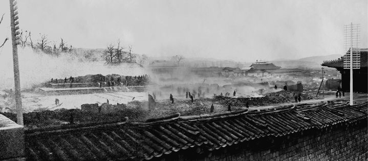 [서울=뉴시스] 1904년 대화재 이후 경운궁과 조원문 (사진=국가유산청 제공) 2026.04.09. photo@newsis.com *재판매 및 DB 금지