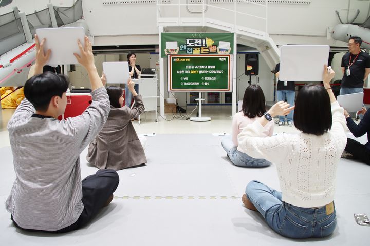  *재판매 및 DB 금지