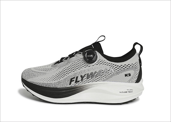 [부산=뉴시스] 동성케미컬의 TPU 수지가 적용된 K2 슬로우 러닝화 플로잉. (사진=동성케미컬 제공) 2026.04.09. photo@newsis.com *재판매 및 DB 금지