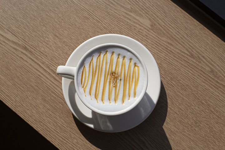 [서울=뉴시스] 바닐라 라테·카라멜 마키아토 등 시럽이 첨가된 커피는 당류 함량이 높아 섭취 시 주의가 필요하다.(사진=유토이미지)