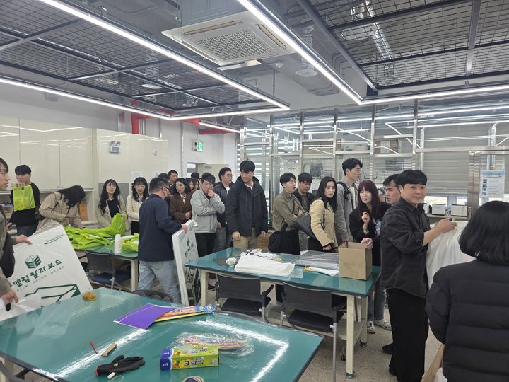 [진주=뉴시스]경남과학교육원, 꾸러미 전달연수.(사진=경남과학교육원 제공).2026.04.09.photo@newsis.com *재판매 및 DB 금지