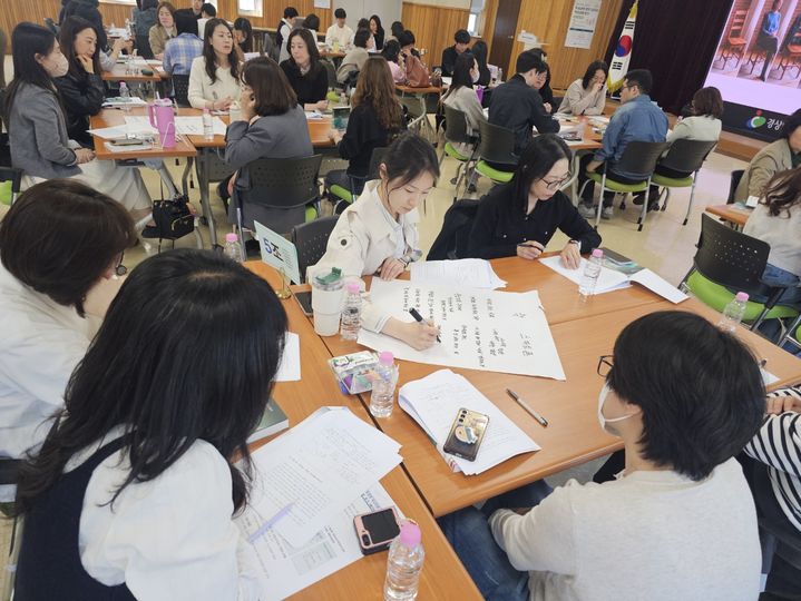 [창원=뉴시스]창원교육지원청, 관내 중학교 독서교육 업무담당자 역량강화 연수. (사진=창원교육지원청 제공) 2026.04.09.photo@newsis.com *재판매 및 DB 금지
