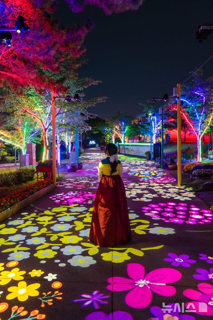 [김해=뉴시스]가야테마파크 야간개장. (사진=김해시 제공). 2026.04.09. photo@newsis.com 