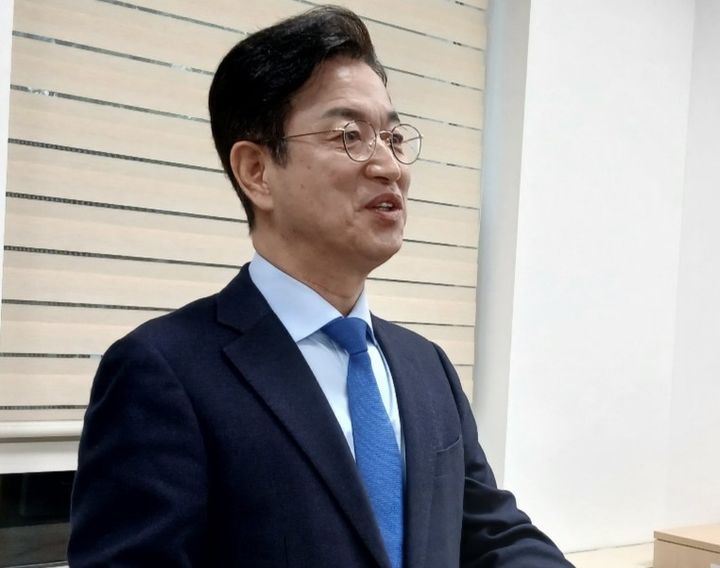 [대전=뉴시스] 조명휘 기자 = 더불어민주당 허태정 대전시장 경선후보가 9일 대전시의회 기자실에서 행정혁신 공약을 밝히고 있다. 2026.04.09 joemedia@newsis.com *재판매 및 DB 금지