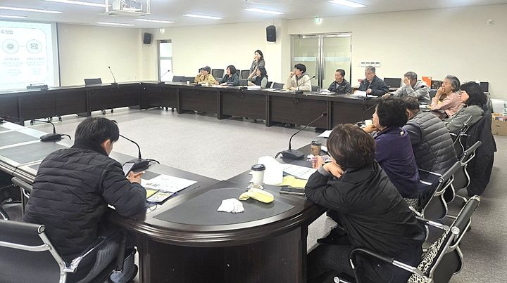 [평창=뉴시스] 지역 주민과 회원사를 대상으로 진행하는 '로컬 콘텐츠 크리에이터 스쿨' 교육 현장 모습. (사진=평창군 제공) 2026.04.09. photo@newsis.com *재판매 및 DB 금지