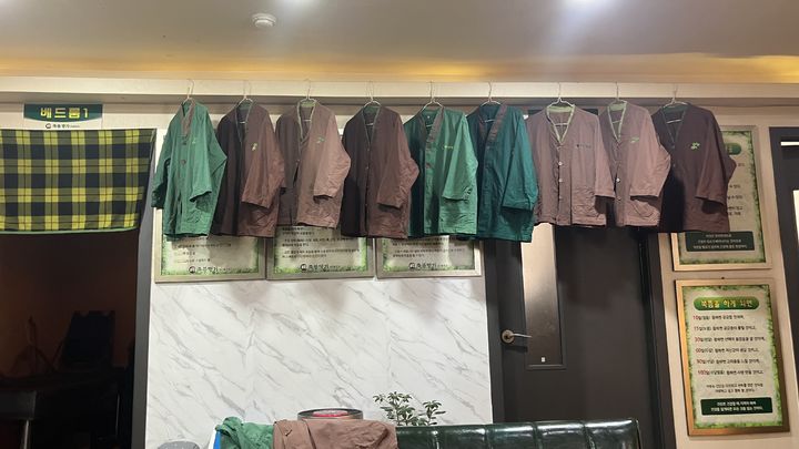 [서울=뉴시스] 백유정 인턴기자 = 쑥뜸 방 내부 모습.2026.04.08