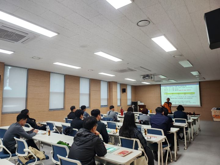 [대구=뉴시스] 대구동부소방서는 공동주택 관리자 대상으로 화재안전교육을 실시했다. (사진=대구동부소방서 제공) 2026.04.09. photo@newsis.com *재판매 및 DB 금지