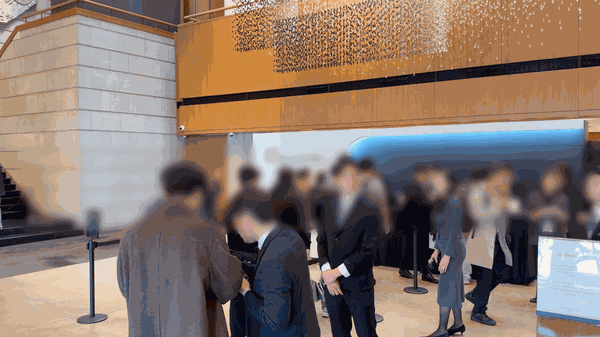 [서울=뉴시스] 김민성 기자 = 기아의 최고경영자(CEO) 인베스터데이가 9일 서울 중구 신라호텔에서 기관투자자 등을 상대로 열린 가운데, 참석자들이 등록을 하고 있다. 2026.4.9. photo@newsis.com *재판매 및 DB 금지