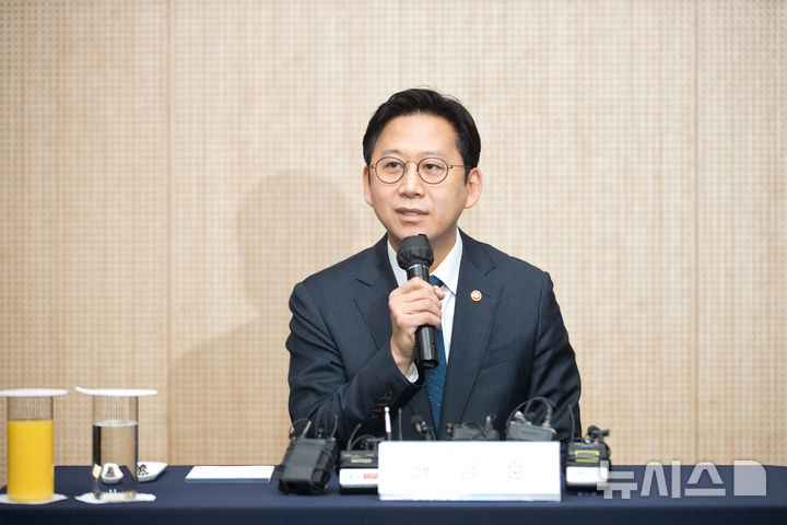 배경훈 부총리 '보안 정책 쇄신' 주문에 통신3사 CEO "환골탈태"(종합)