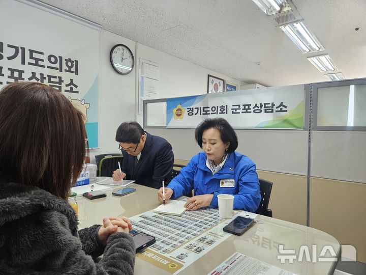 [안양=뉴시스] 정윤경 경기도의회 부의장이 학부모들과 장애인 학생 지원을 위한 간담회를 열고 있다.(사진=선거사무소 제공).2026.04.09. photo@newsis.com 