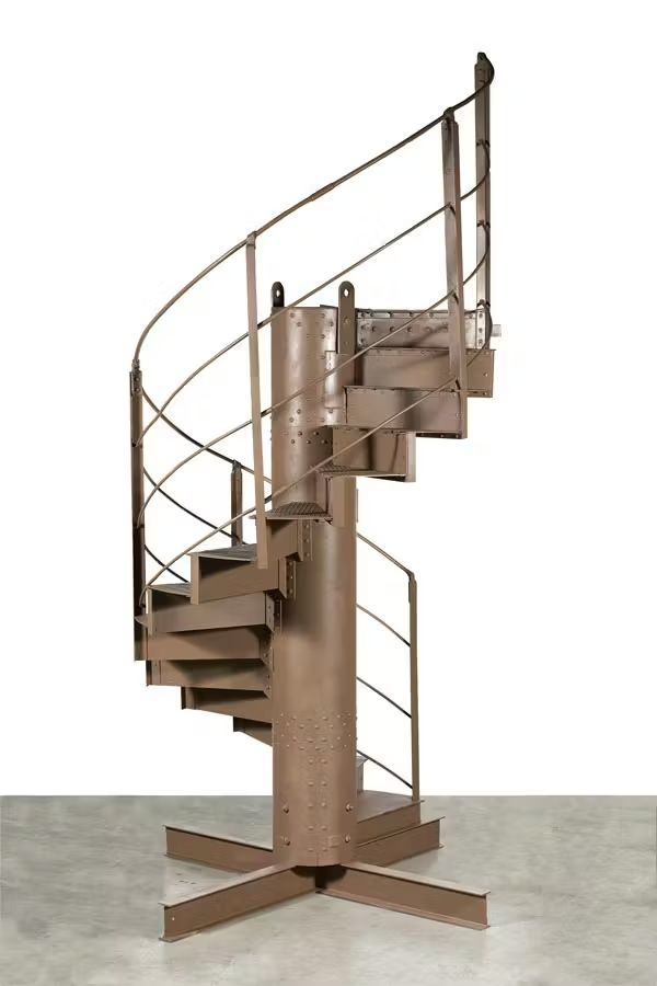 [서울=뉴시스] 경매에 출품된 에펠탑 계단 조각. (사진출처: 아트큐리알 공식 홈페이지) 