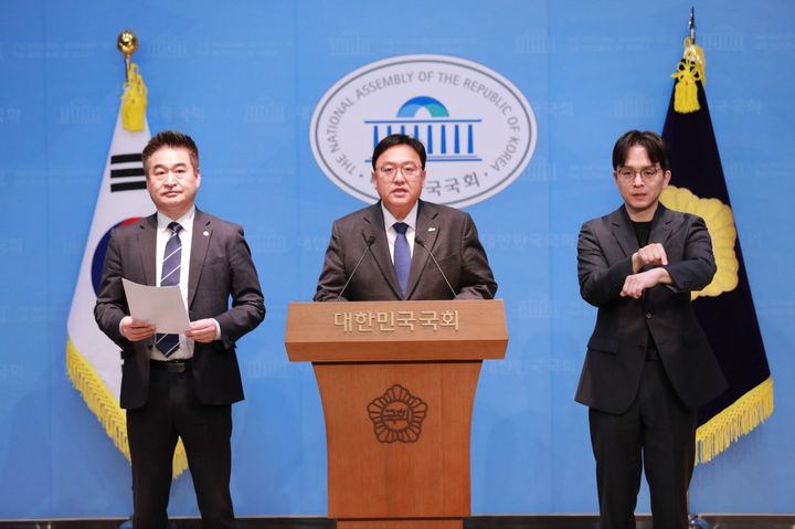 [세종=뉴시스] 9일 국회 소통관에서 기자회견을 열고 행정수도특별법 조기 제정을 촉구하는 조상호 더불어민주당 세종시장 예비후보(사진=조상호 캠프). 2026.04.09. photo@newsis.com. *재판매 및 DB 금지