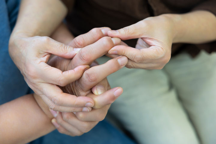 [서울=뉴시스]식습관의 서구화와 잦은 음주로 인해 젊은 층의 통풍 발병률이 급격히 높아지며 정기적인 요산 수치 관리의 중요성이 커지고 있다. 사진 유토이미지 *재판매 및 DB 금지
