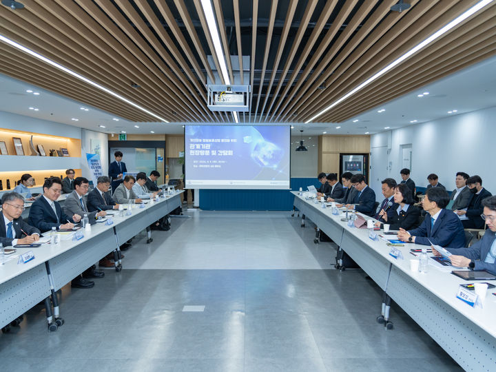 [서울=뉴시스] 개인정보보호위원회는 9일 서울 금천구 파이오링크에서 개인정보·정보보호 기업 현장간담회를 개최했다. (사진=개인정보보호위원회 제공) 2026.04.09. photo@newsis.com *재판매 및 DB 금지