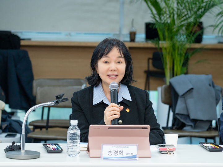 [서울=뉴시스] 송경희 개인정보보호위원회 위원장이 9일 오후 서울 금천구 파이오링크에서 개최된 개인정보·정보보호 기업 현장간담회에서 인사말을 하고 있다. (사진=개인정보보호위원회 제공) 2026.04.09. photo@newsis.com *재판매 및 DB 금지