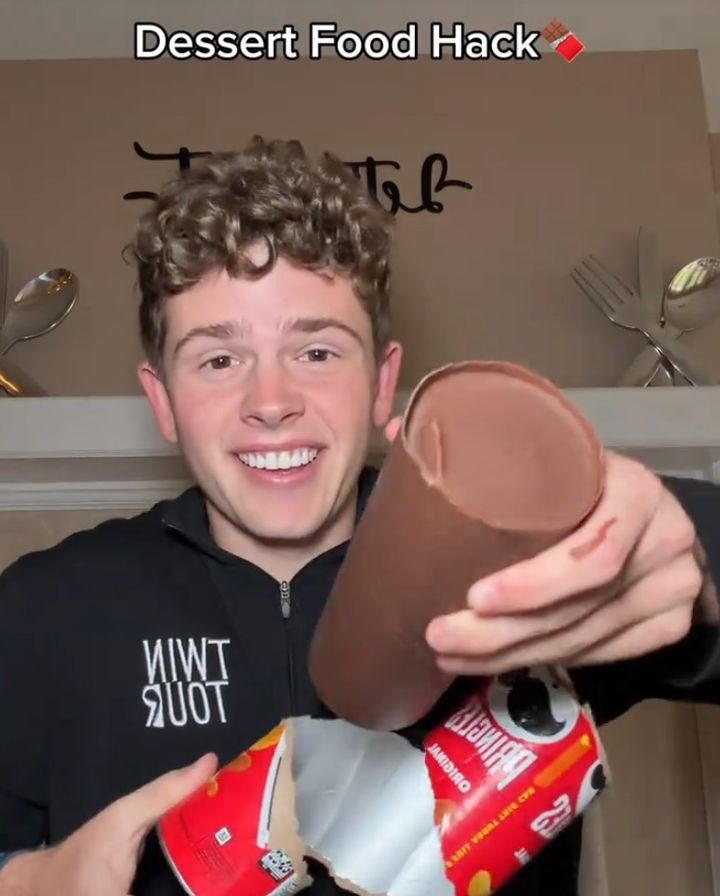 [서울=뉴시스] 두쫀쿠, 버터떡의 뒤를 이을 새로운 간식 프링글스 초코블럭이 등장했다. (사진=틱톡 @tommywinkler 영상 캡처) *재판매 및 DB 금지