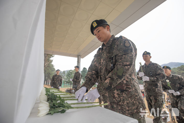 [포천=뉴시스] 9일 경기 포천시에서 육군 제8기동사단이 '2026년 6·25전쟁 전사자 유해발굴 개토식'을 진행하고 있다.(사진=육군 8기동사단 제공)photo@newsis.com