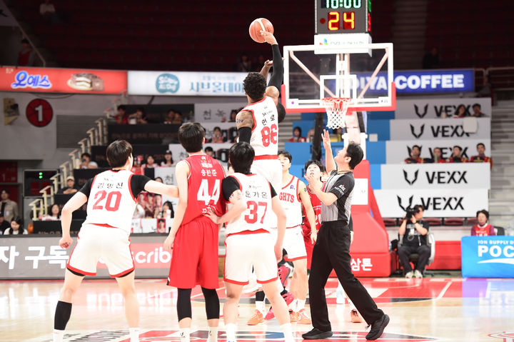 [서울=뉴시스] 프로농구 안양 정관장과 서울 SK, 불성실한 경기 논란으로 재정위원회 회부. (사진=KBL 제공) *재판매 및 DB 금지