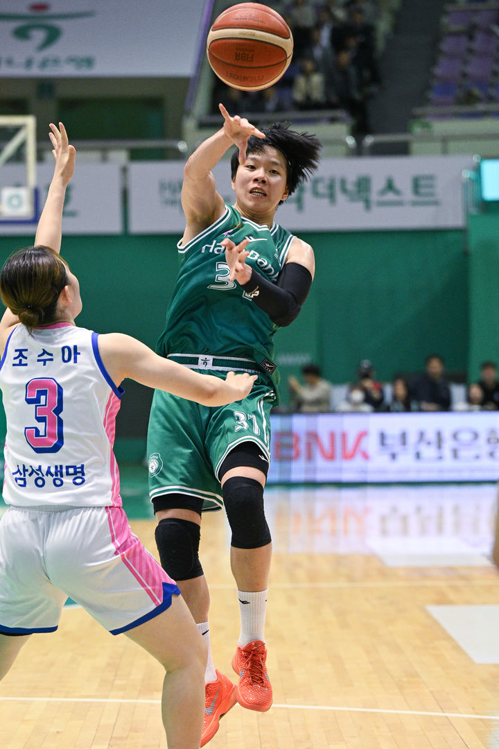 [서울=뉴시스] 여자프로농구 부천 하나은행의 진안. (사진=WKBL 제공) *재판매 및 DB 금지