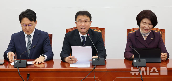 [서울=뉴시스] 김금보 기자 = 한병도 더불어민주당 원내대표가 9일 오전 서울 여의도 국회에서 열린 정책조정회의에서 발언을 하고 있다. 2026.04.09. kgb@newsis.com