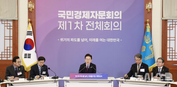 [서울=뉴시스] 최동준 기자 = 이재명 대통령이 9일 청와대에서 열린 국민경제자문회의 제1차 전체회의에서 발언하고 있다. 2026.04.09. photocdj@newsis.com