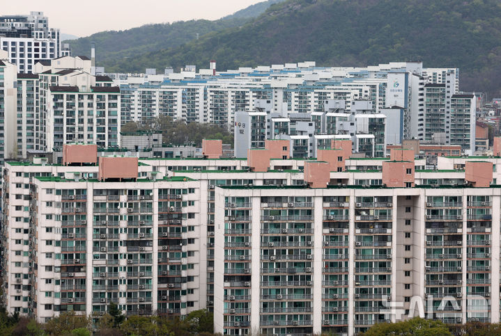 [서울=뉴시스] 이영환 기자 = 지난 9일 오전 서울 노원구 상계동 일대 아파트가 보이고 있다. 2026.04.09. 20hwan@newsis.com