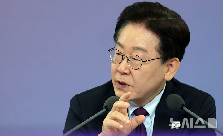 [서울=뉴시스] 최동준 기자 = 이재명 대통령이 9일 청와대에서 열린 국민경제자문회의 제1차 전체회의에서 발언하고 있다. 2026.04.09. photocdj@newsis.com