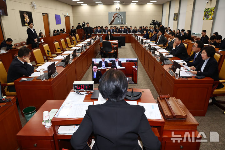 '5부 능선' 넘은 AI데이터센터 특별법…기후부와 전력 특례 조율 '쟁점'