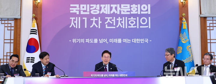 [서울=뉴시스] 최동준 기자 = 이재명 대통령이 9일 청와대에서 열린 국민경제자문회의 제1차 전체회의에서 발언하고 있다. 2026.04.09. photocdj@newsis.com