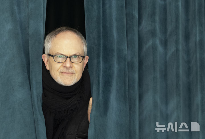 [서울=뉴시스] 김근수 기자 = 뮤지컬 ‘베토벤’ 연출가 길 메머트가 9일 오전 서울 강남구 빌딩숨에서 열린 라운드 인터뷰에서 포즈를 취하고 있다. 2026.04.09. ks@newsis.com