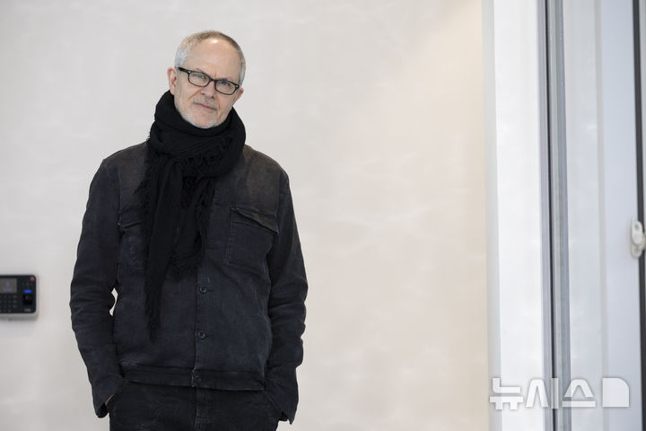 [서울=뉴시스] 김근수 기자 = 뮤지컬 ‘베토벤’ 연출가 길 메머트가 9일 오전 서울 강남구 빌딩숨에서 열린 라운드 인터뷰에서 포즈를 취하고 있다. 2026.04.09. ks@newsis.com