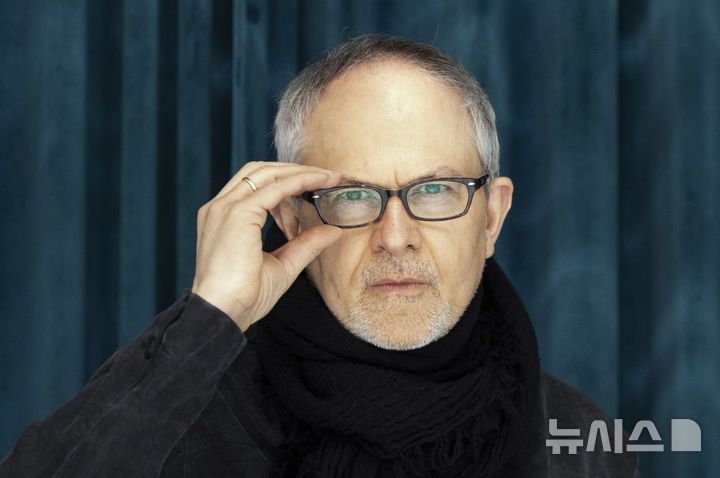 [서울=뉴시스] 김근수 기자 = 뮤지컬 ‘베토벤’ 연출가 길 메머트가 9일 오전 서울 강남구 빌딩숨에서 열린 라운드 인터뷰에서 포즈를 취하고 있다. 2026.04.09. ks@newsis.com