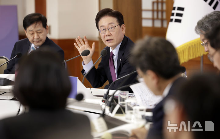 [서울=뉴시스] 최동준 기자 = 이재명 대통령이 9일 청와대에서 열린 국민경제자문회의 제1차 전체회의에서 발언하고 있다. 2026.04.09. photocdj@newsis.com