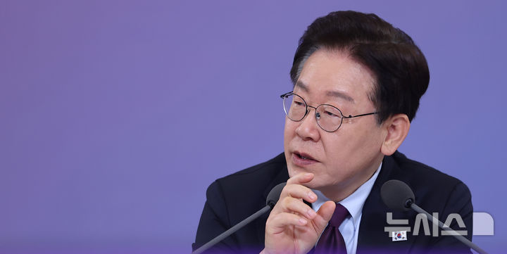 [서울=뉴시스] 최동준 기자 = 이재명 대통령이 9일 청와대에서 열린 국민경제자문회의 제1차 전체회의에서 발언하고 있다. 2026.04.09. photocdj@newsis.com