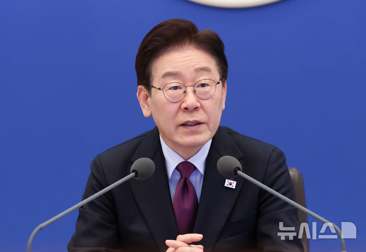 [서울=뉴시스] 고범준 기자 = 이재명 대통령이 9일 청와대에서 열린 수석보좌관회의에서 발언을 하고 있다. (청와대통신사진기자단) 2026.04.09. bjko@newsis.com