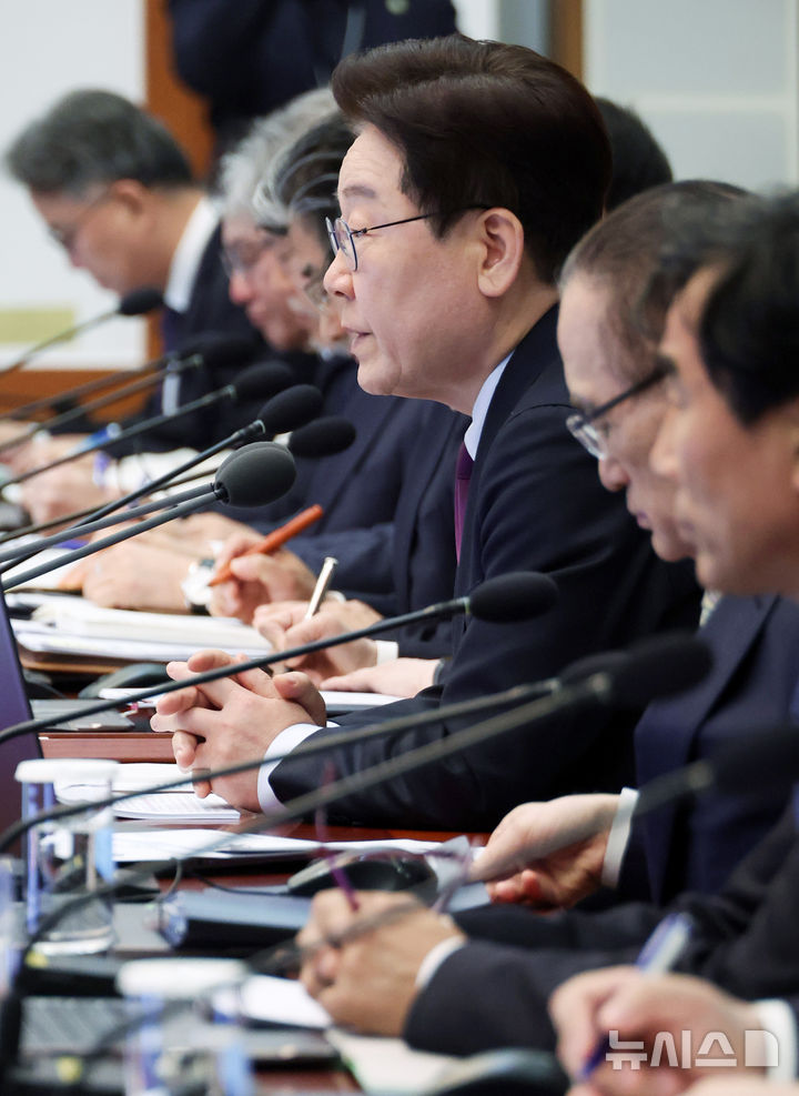 [서울=뉴시스] 고범준 기자 = 이재명 대통령이 9일 청와대에서 열린 수석보좌관회의에서 발언하고 있다. (청와대통신사진기자단) 2026.04.09. bjko@newsis.com